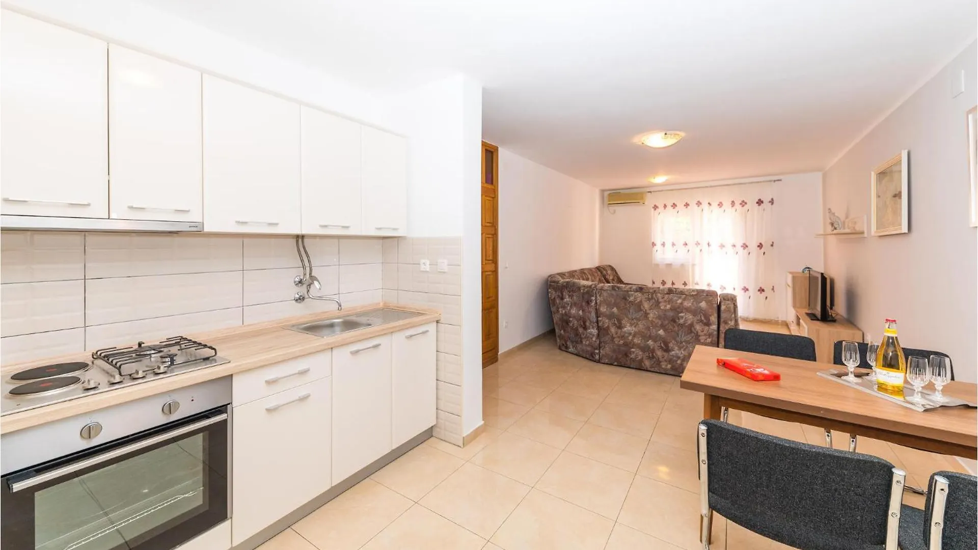 Awesome Home In Okrug Gornji With Kitchen Трогир Дом отдыха
