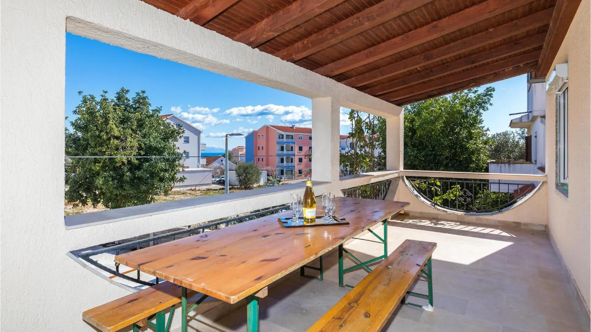 Awesome Home In Okrug Gornji With Kitchen Трогир