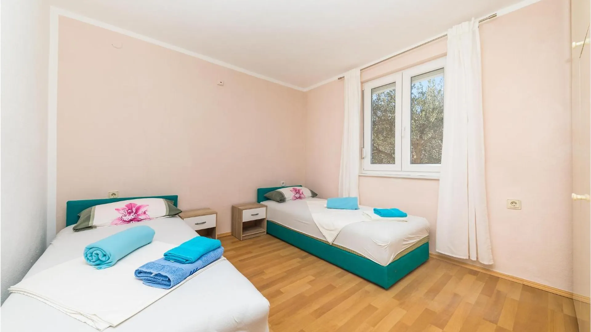 Ferienhaus Awesome Home In Okrug Gornji With Kitchen Trogir