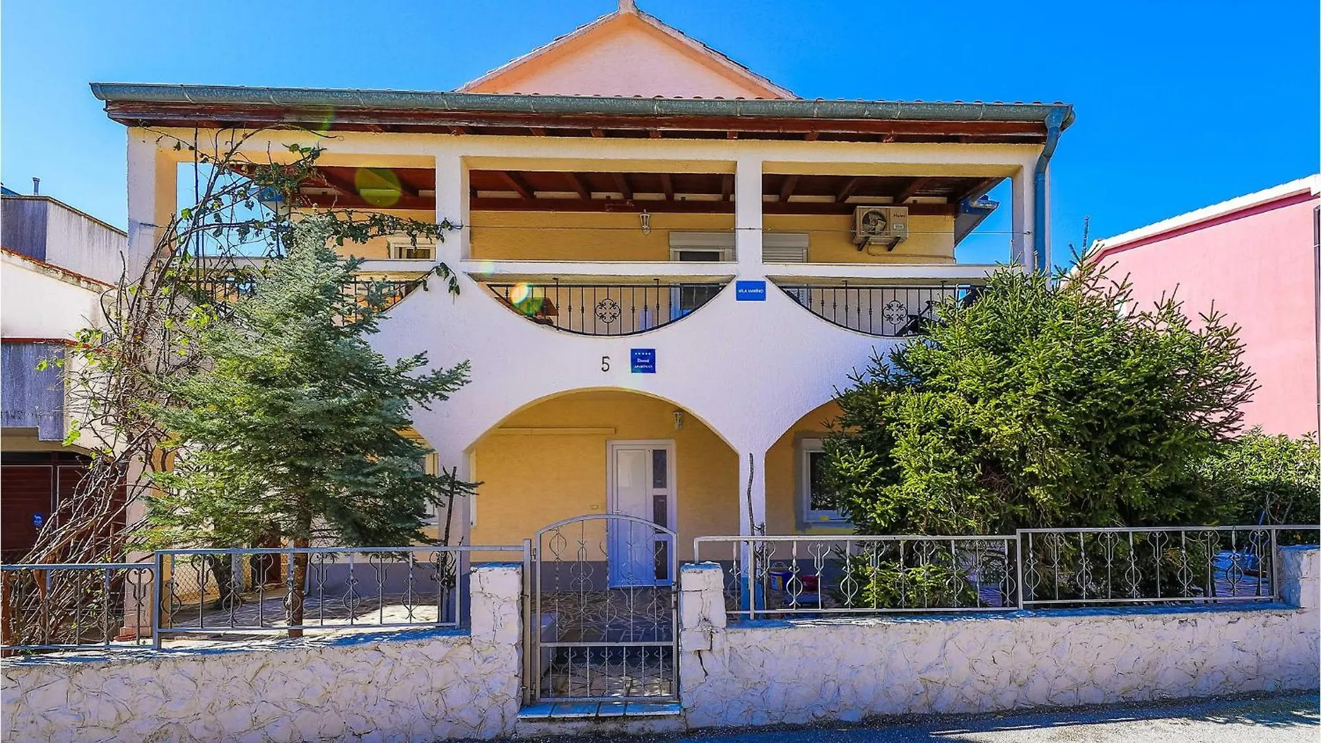 Awesome Home In Okrug Gornji With Kitchen Trogir Kroatien