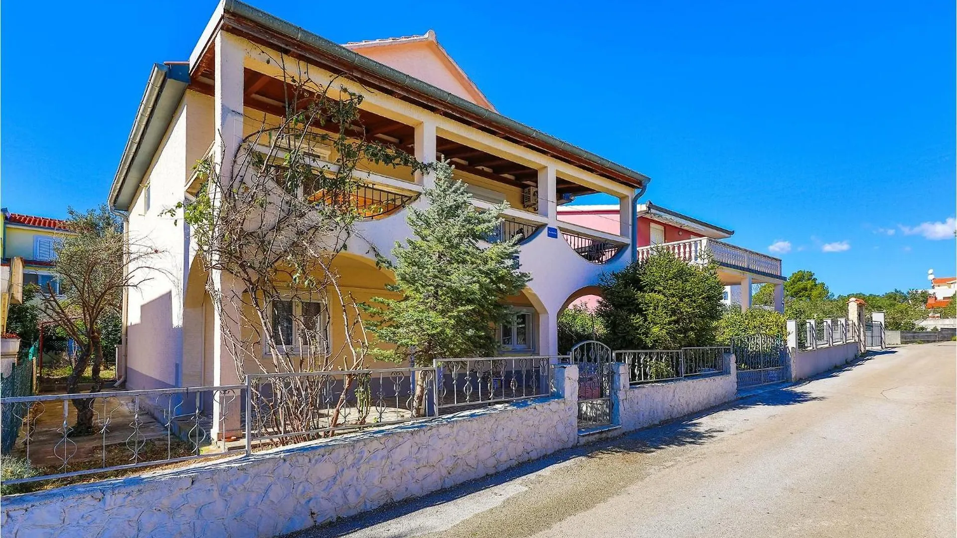 Awesome Home In Okrug Gornji With Kitchen Trogir